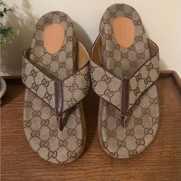 Gucci Men's GG Flip Flop Sandal Beige Canvas, Size 44 US 10.5-11 - Picture 2 of 5
